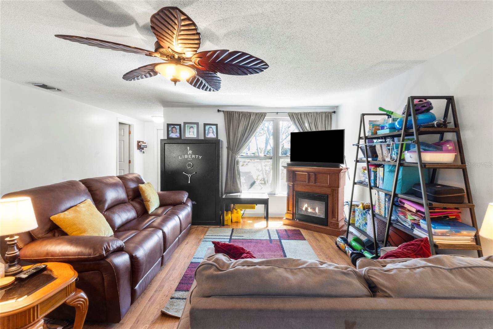 Formal Living Room - 3340 SUNSET BEACH DR, VENICE