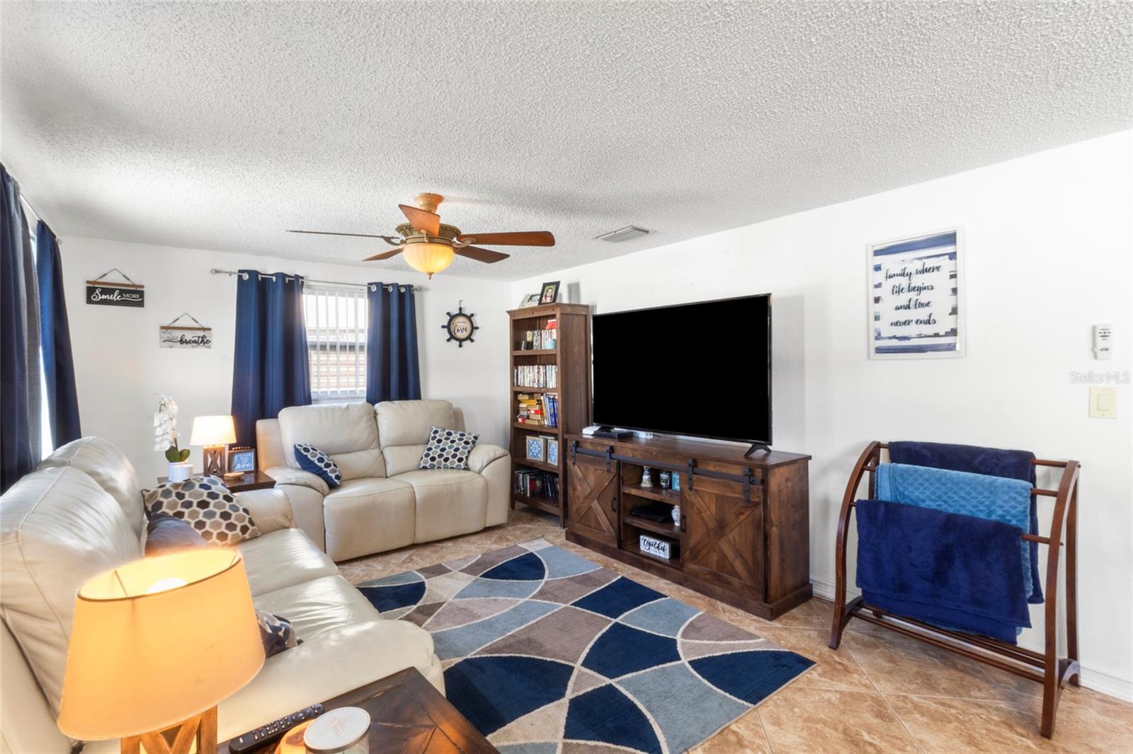 Family Room - 3340 SUNSET BEACH DR, VENICE