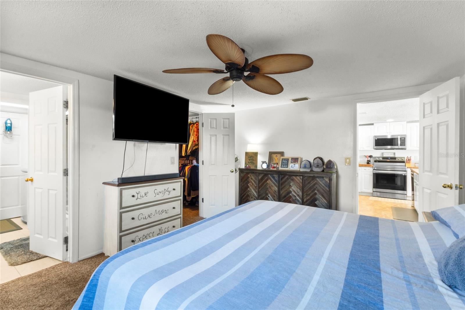 Master Bedroom en Suite - 3340 SUNSET BEACH DR, VENICE