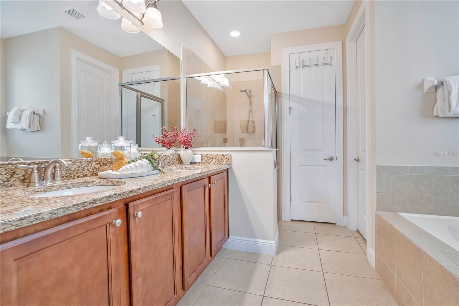 Spacious layout with separate tub and shower for added comfort. - 631 LASSO DR, KISSIMMEE