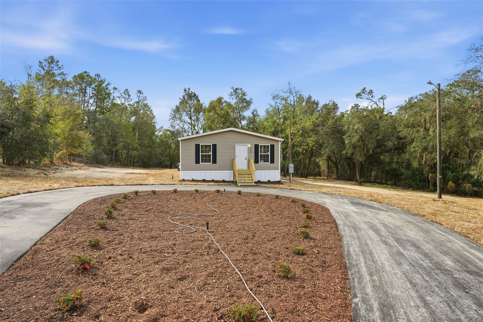 Manufactured Home at 25924 WHIPPERWILL ST, BROOKSVILLE, photo 3 of 35