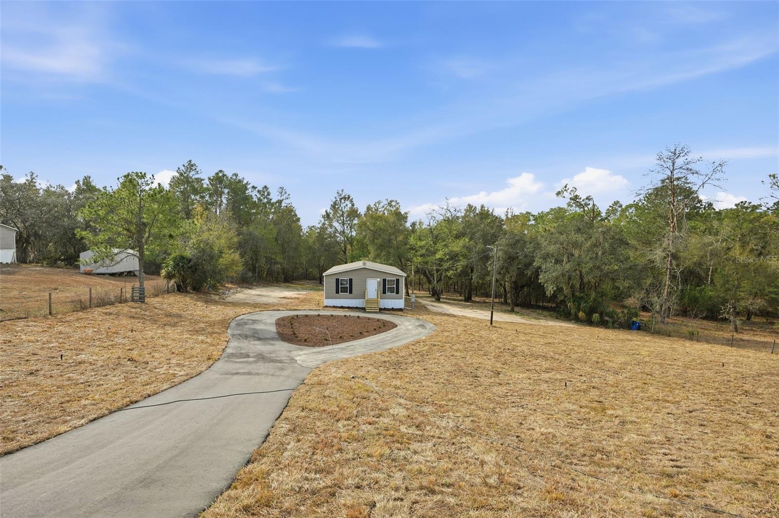 Manufactured Home at 25924 WHIPPERWILL ST, BROOKSVILLE, photo 4 of 35