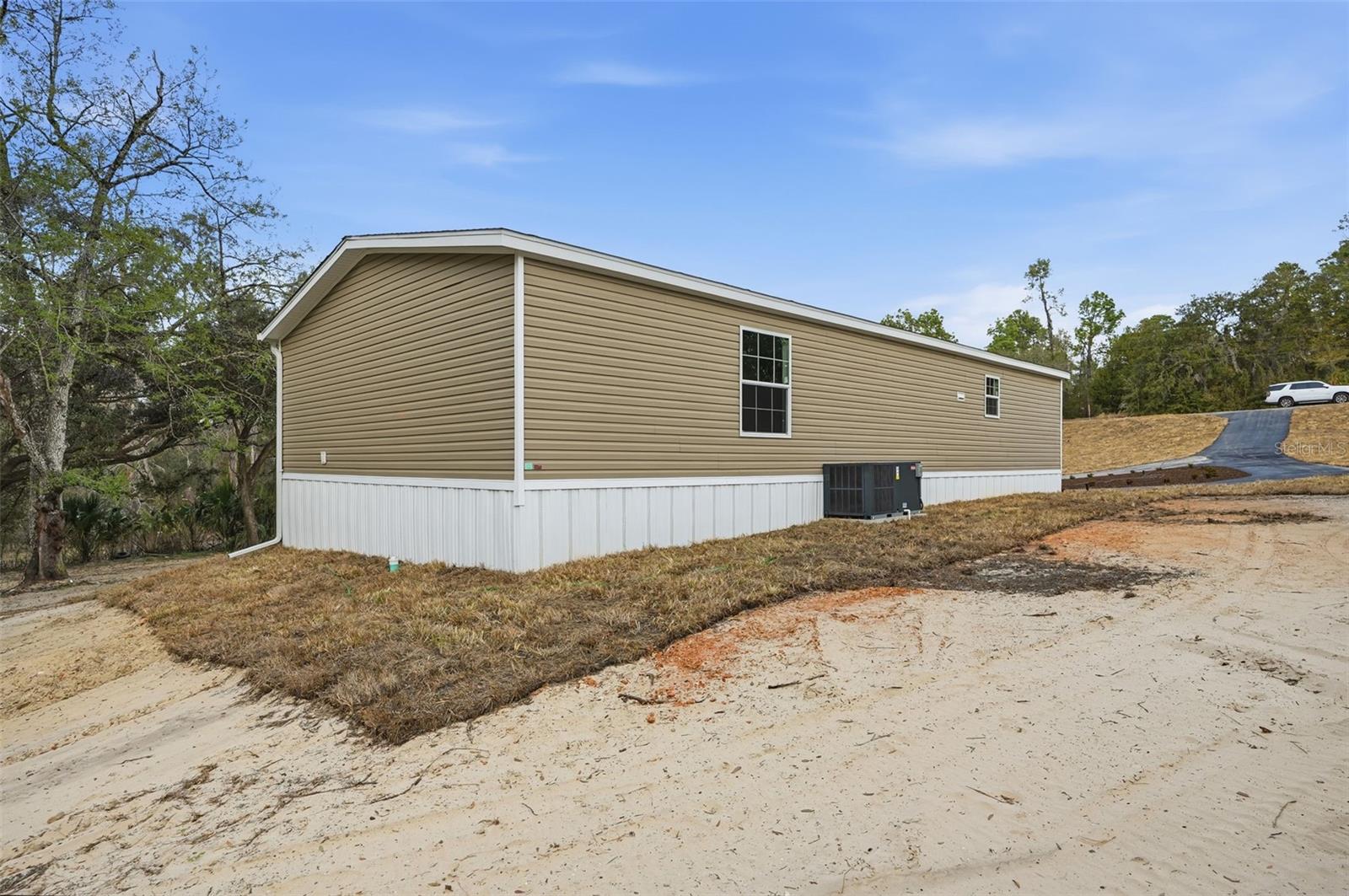 Manufactured Home at 25924 WHIPPERWILL ST, BROOKSVILLE, photo 34 of 35