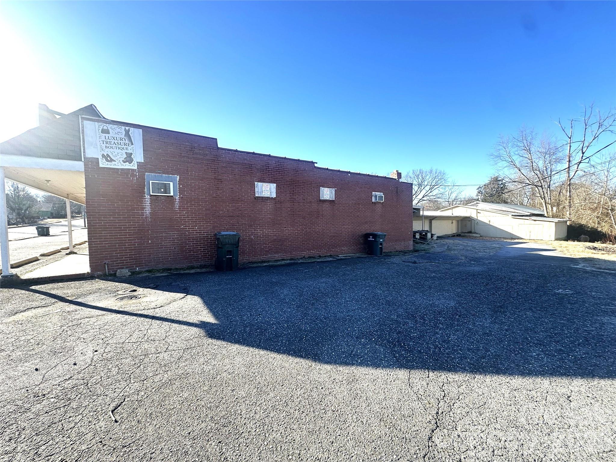 Business at 625 N Aspen Street, Lincolnton, photo 3 of 7