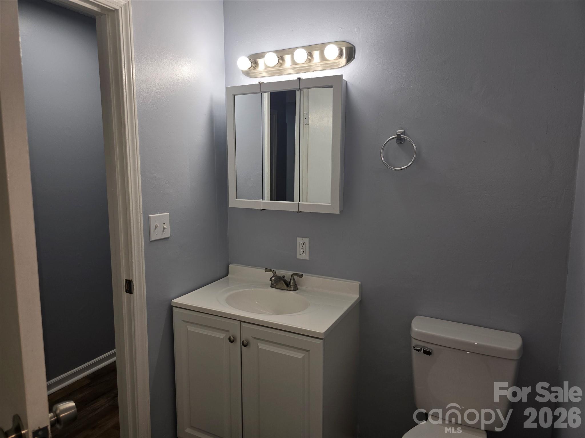 Main level hallway bathroom - 1660 Songwood Road, Concord
