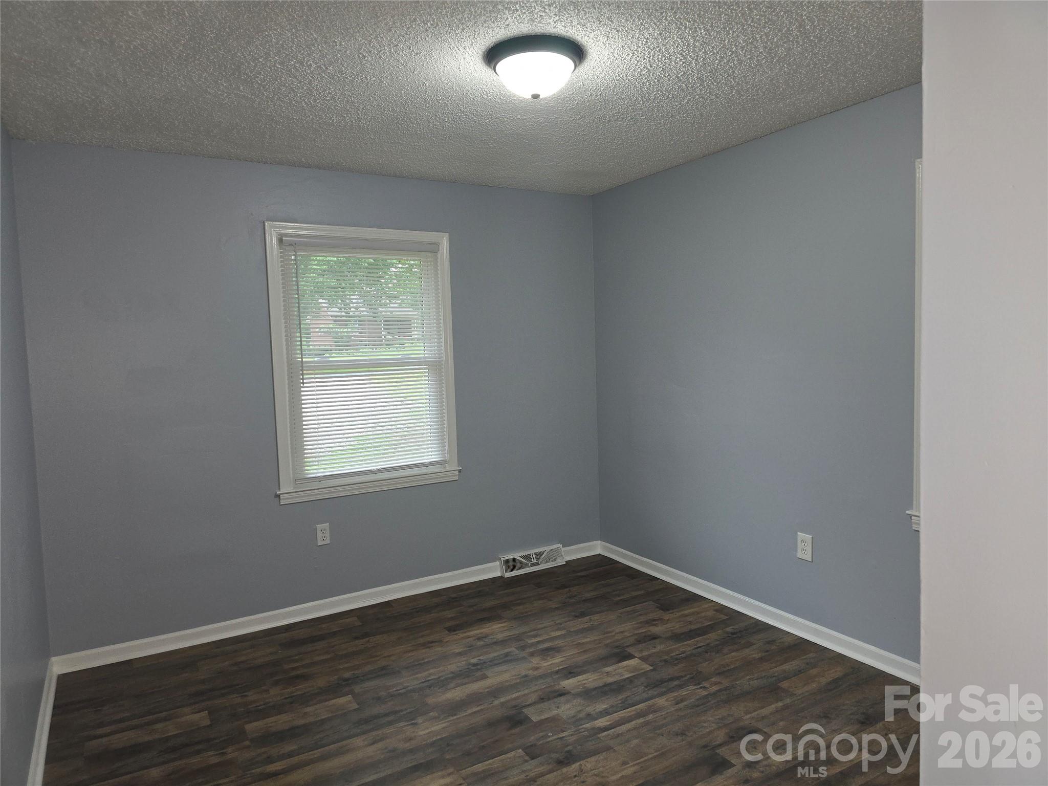 Main level bedroom - 1660 Songwood Road, Concord