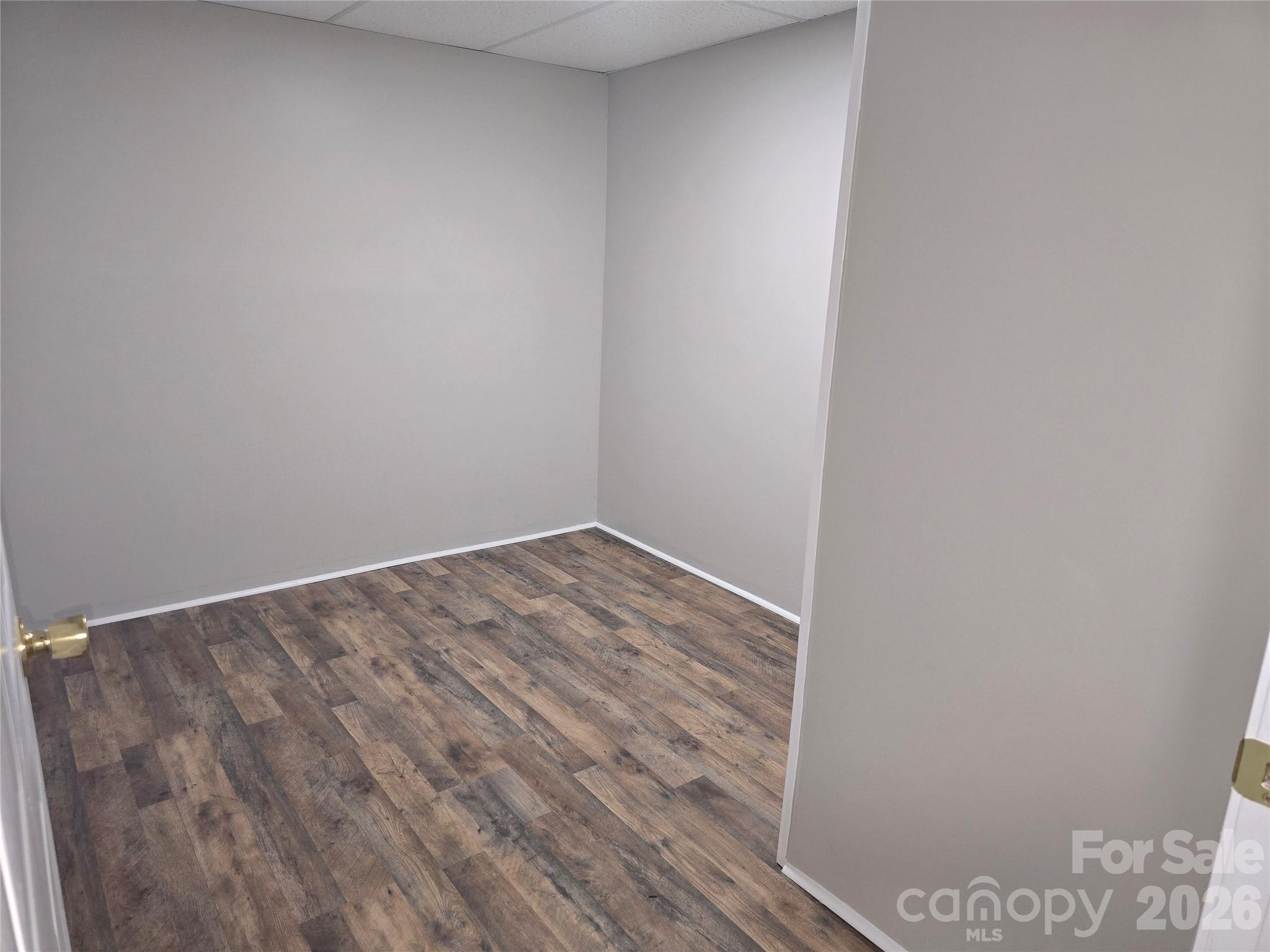Lower level bedroom - 1660 Songwood Road, Concord