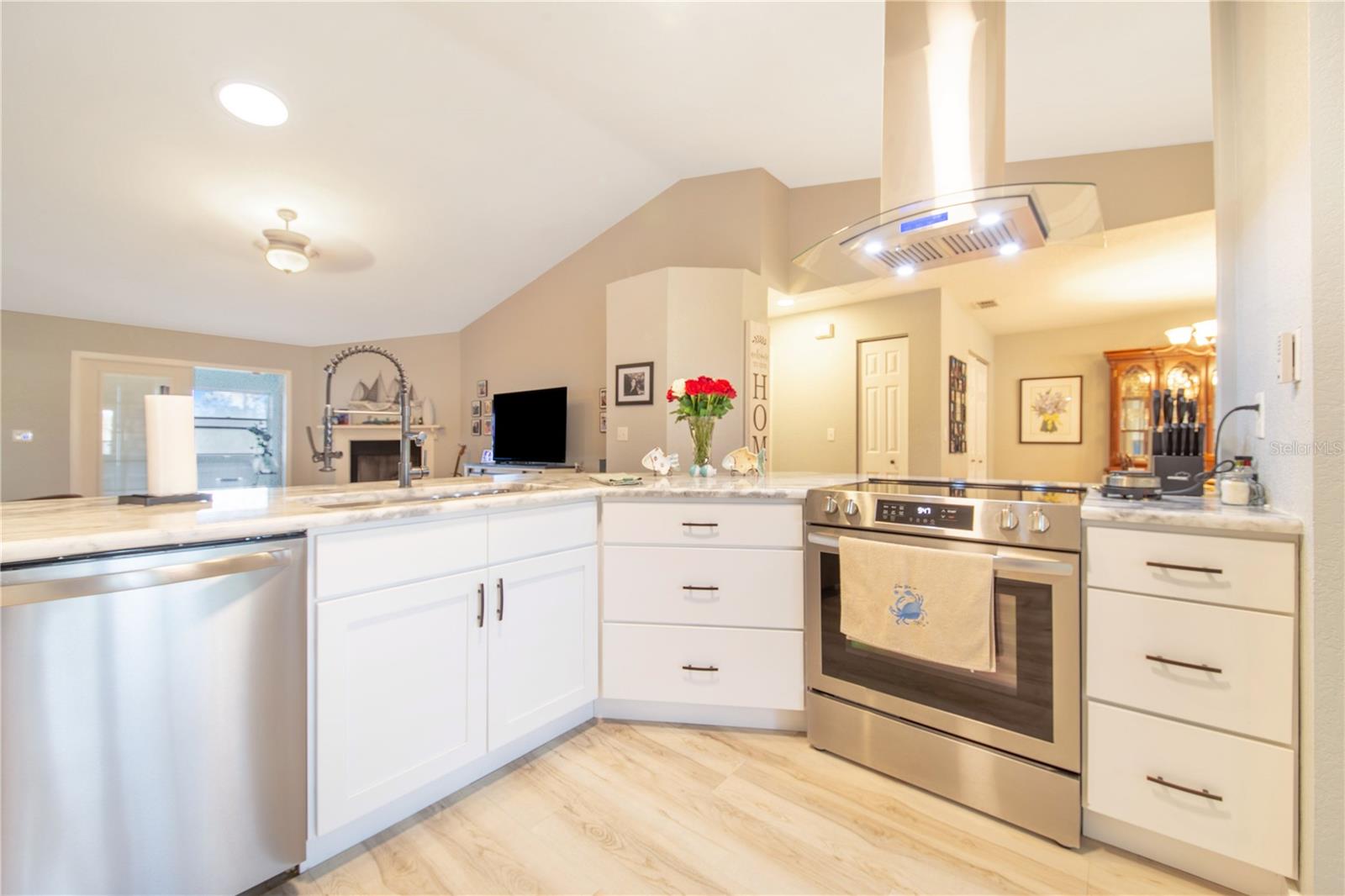 Single Family Residence at 194 S LAKE MARIAM DR, WINTER HAVEN, photo 11 of 30