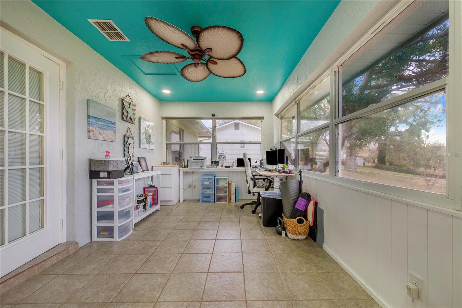 Single Family Residence at 194 S LAKE MARIAM DR, WINTER HAVEN, photo 23 of 30