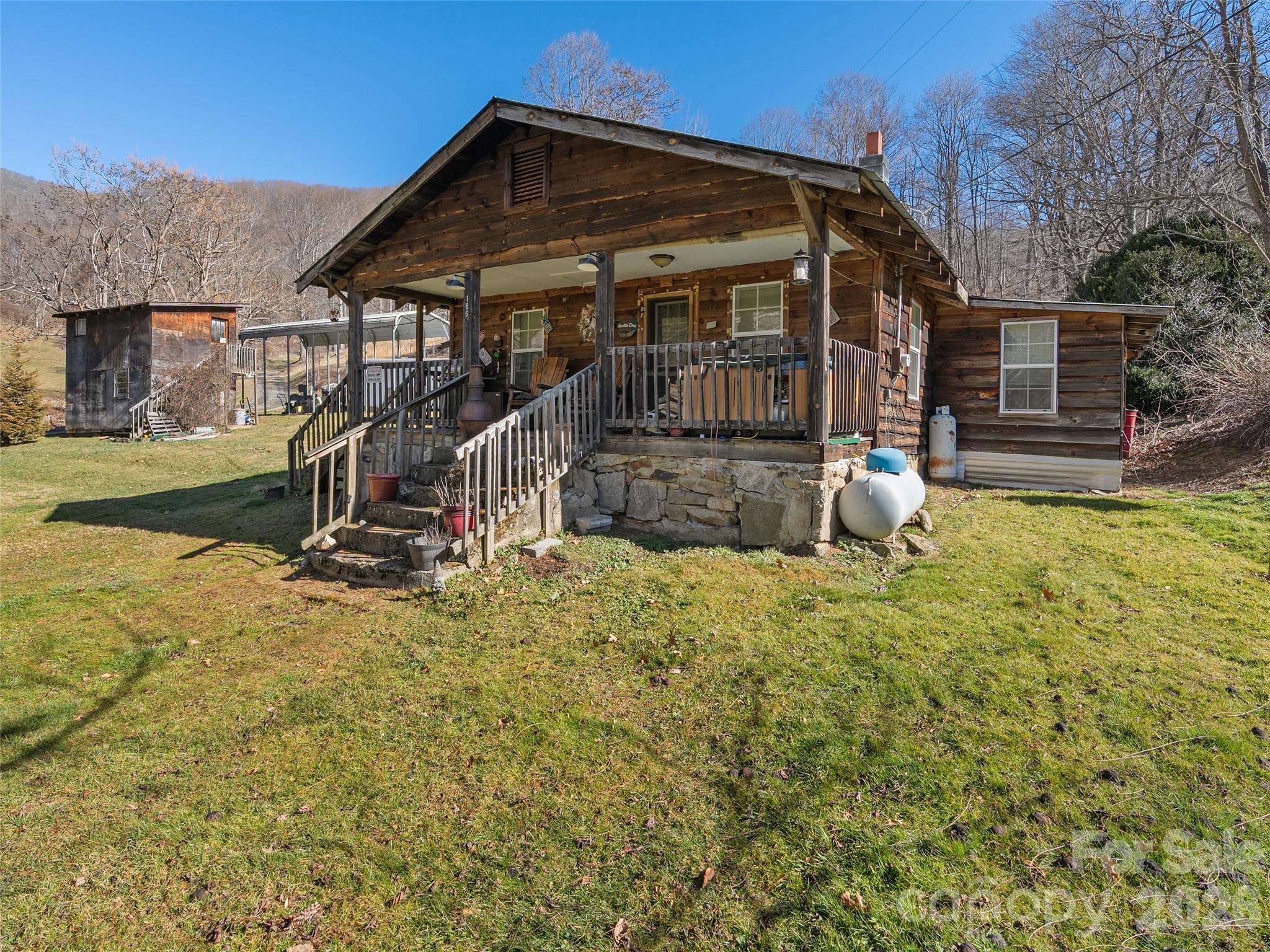 Single Family Residence at 186 Creekmont Drive, Clyde, photo 2 of 19