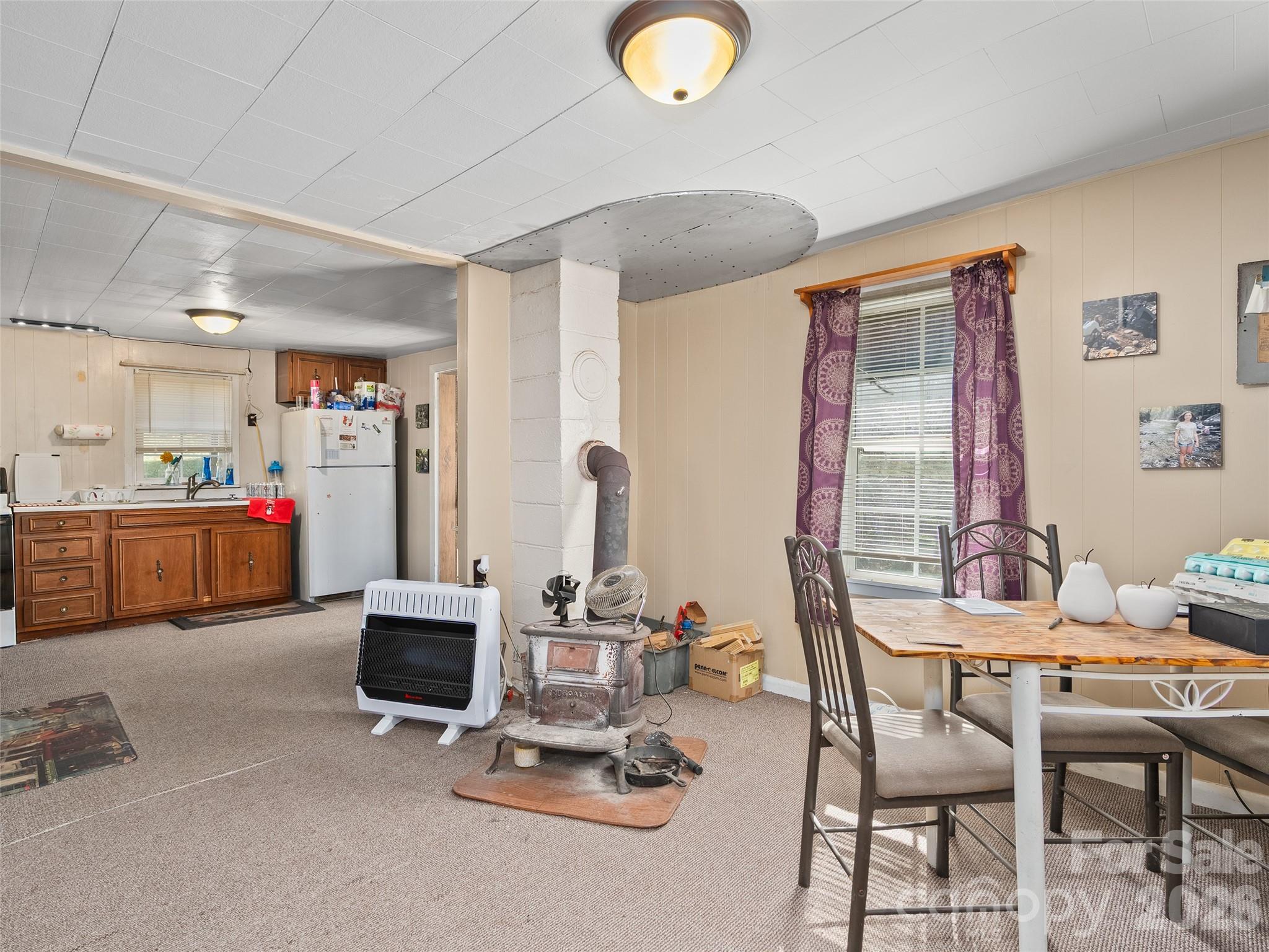 Single Family Residence at 186 Creekmont Drive, Clyde, photo 11 of 19