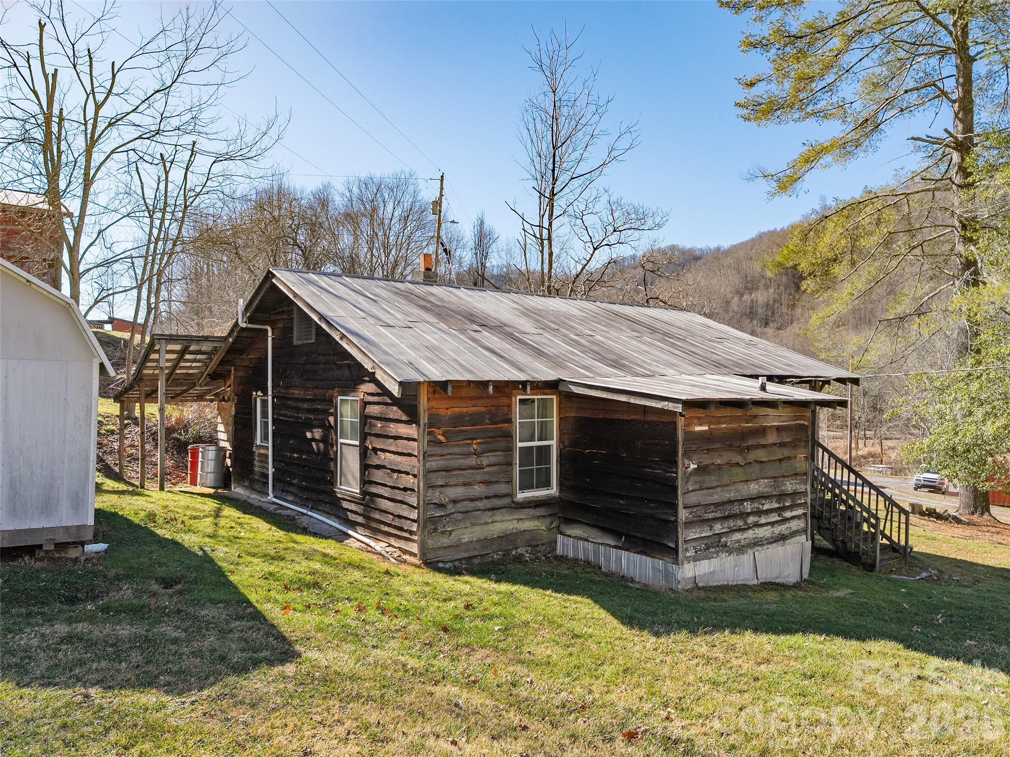 Single Family Residence at 186 Creekmont Drive, Clyde, photo 17 of 19