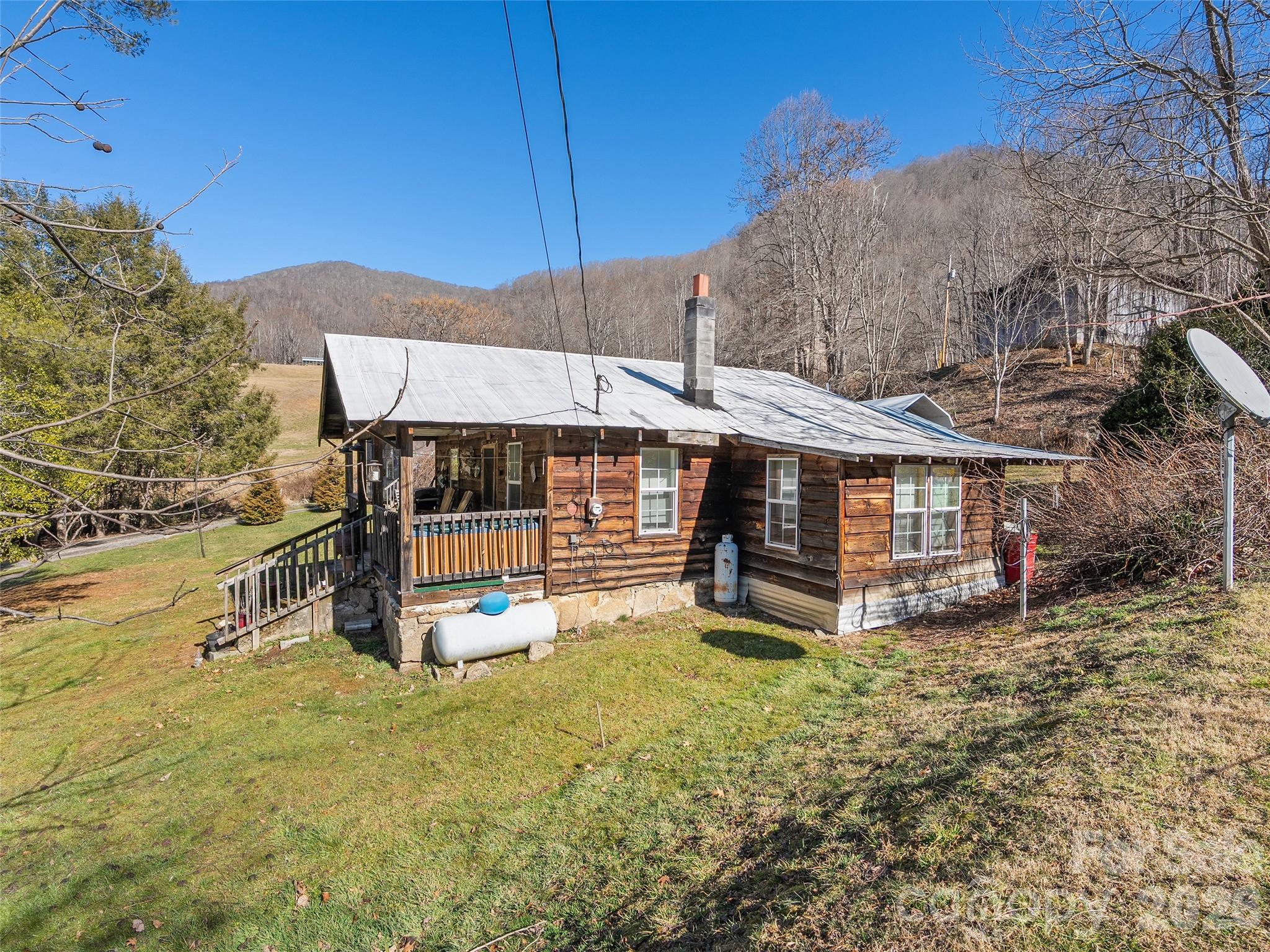 Single Family Residence at 186 Creekmont Drive, Clyde, photo 18 of 19