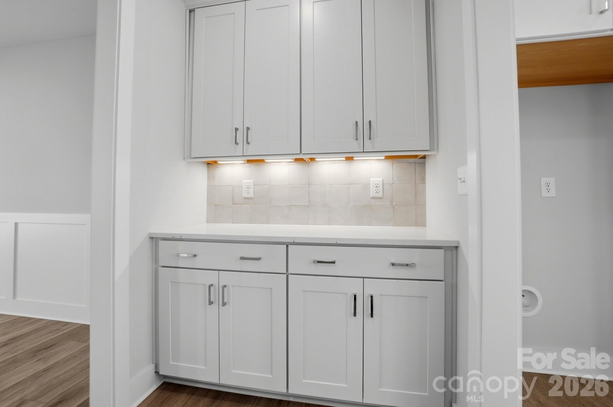 Butler pantry - 5054 McLaughlin Loop, Waxhaw