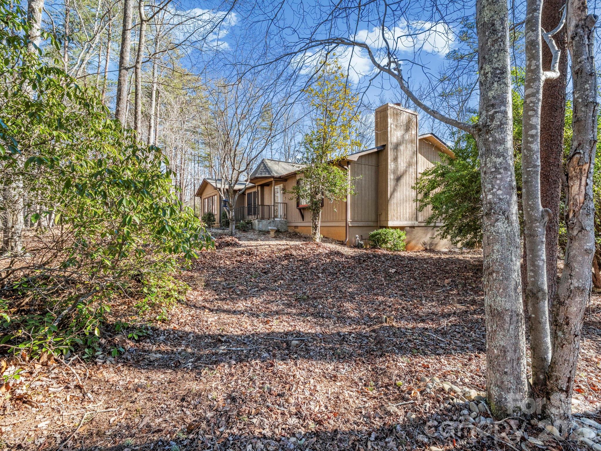 Single Family Residence at 423 Mountain View Drive, Columbus, photo 5 of 29