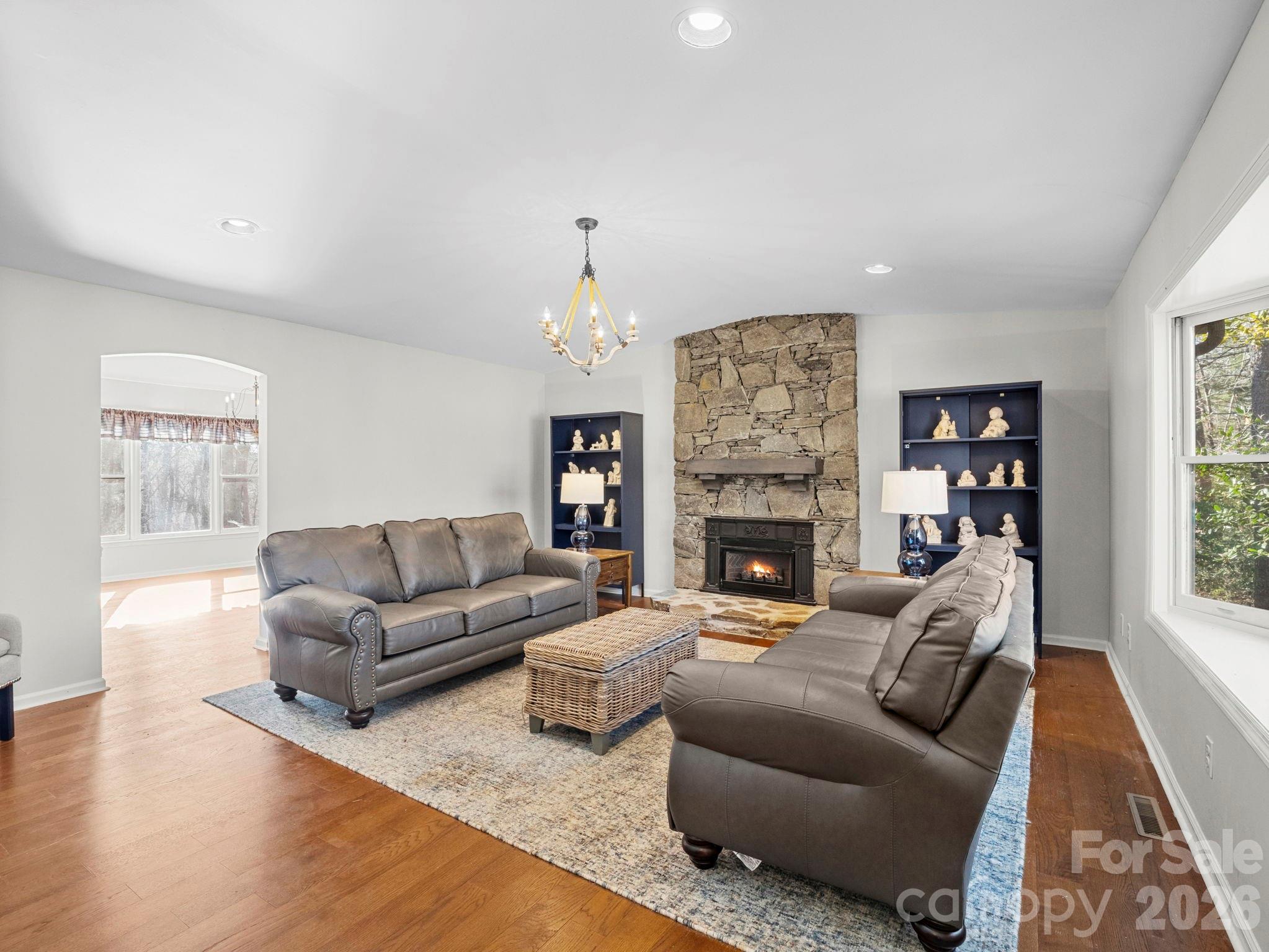 Living room - 423 Mountain View Drive, Columbus