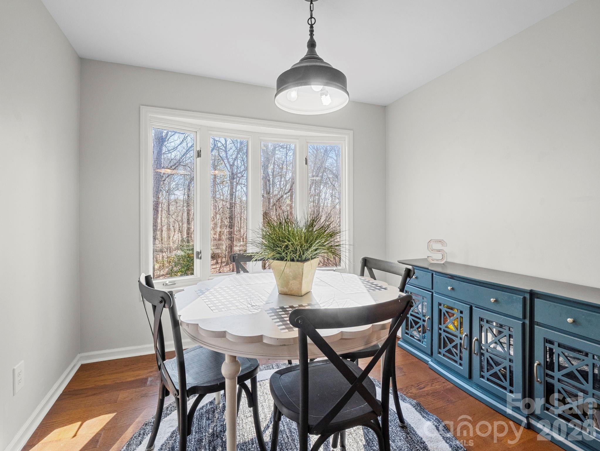 Breakfast nook - 423 Mountain View Drive, Columbus