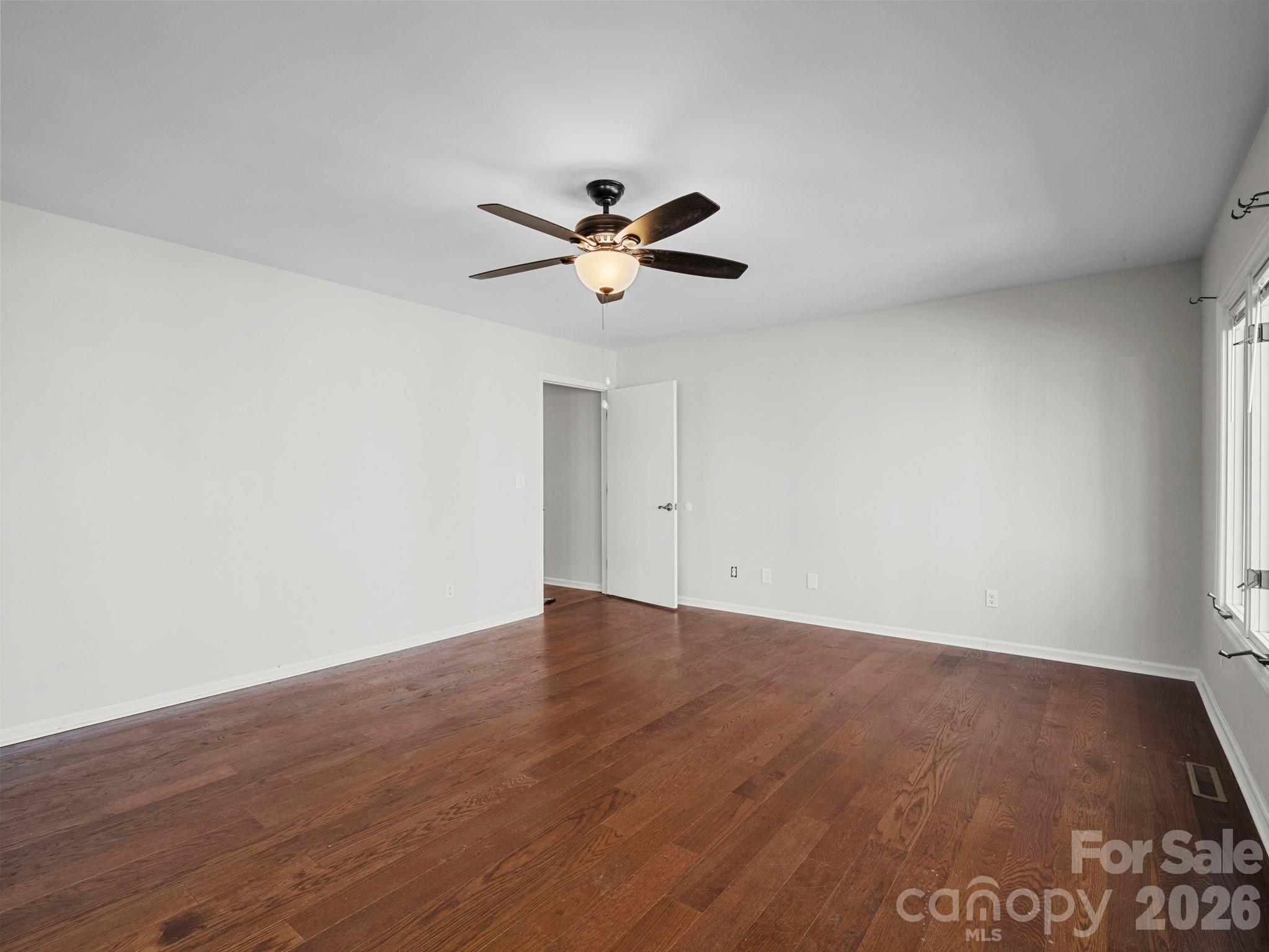 Family room - 423 Mountain View Drive, Columbus