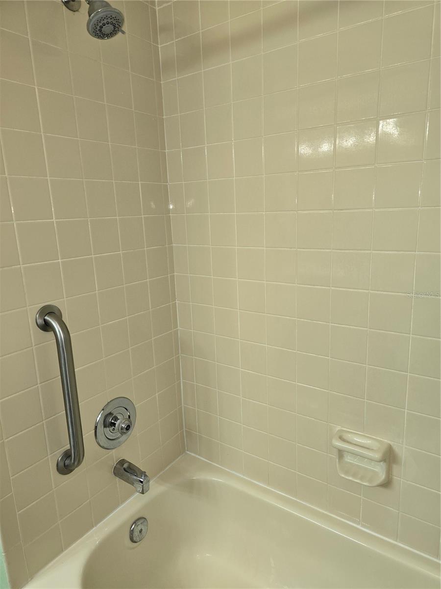 Primary Shower / Bathtub - 4140 PASSPORT LN #101, NEW PORT RICHEY