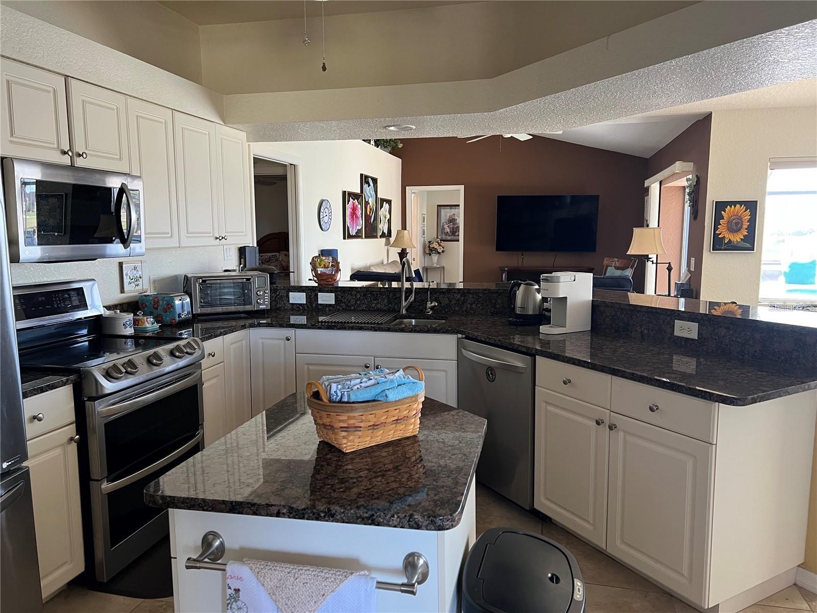 Kitchen - 9458 MELODY CIR, PORT CHARLOTTE
