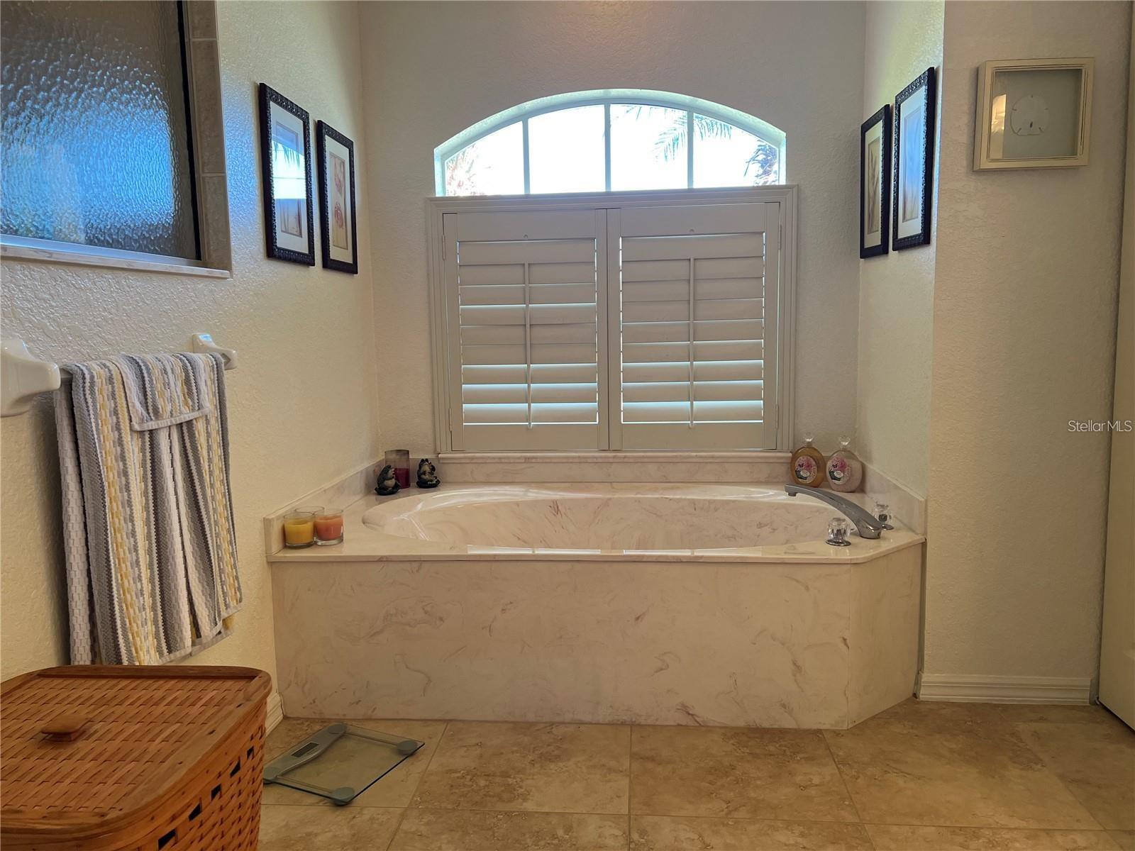 Primary bathroom Garden Tub - 9458 MELODY CIR, PORT CHARLOTTE