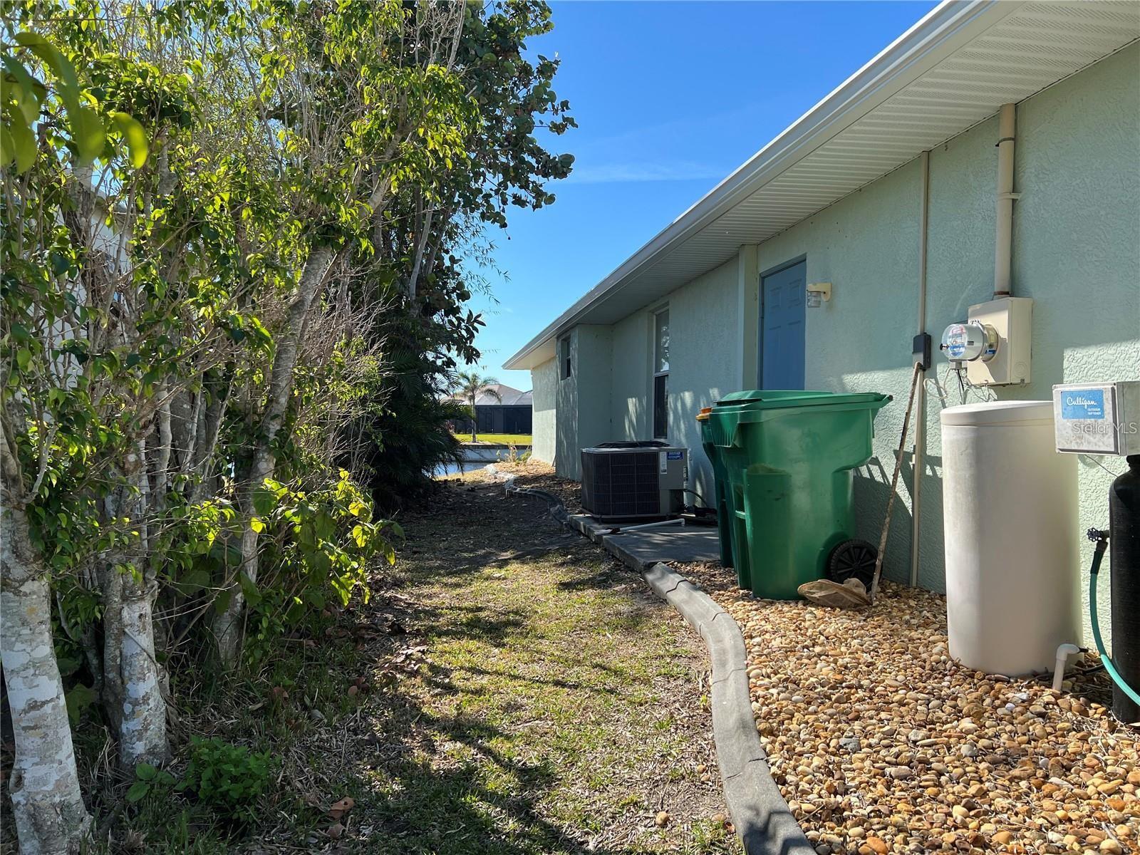 Side Yard - 9458 MELODY CIR, PORT CHARLOTTE
