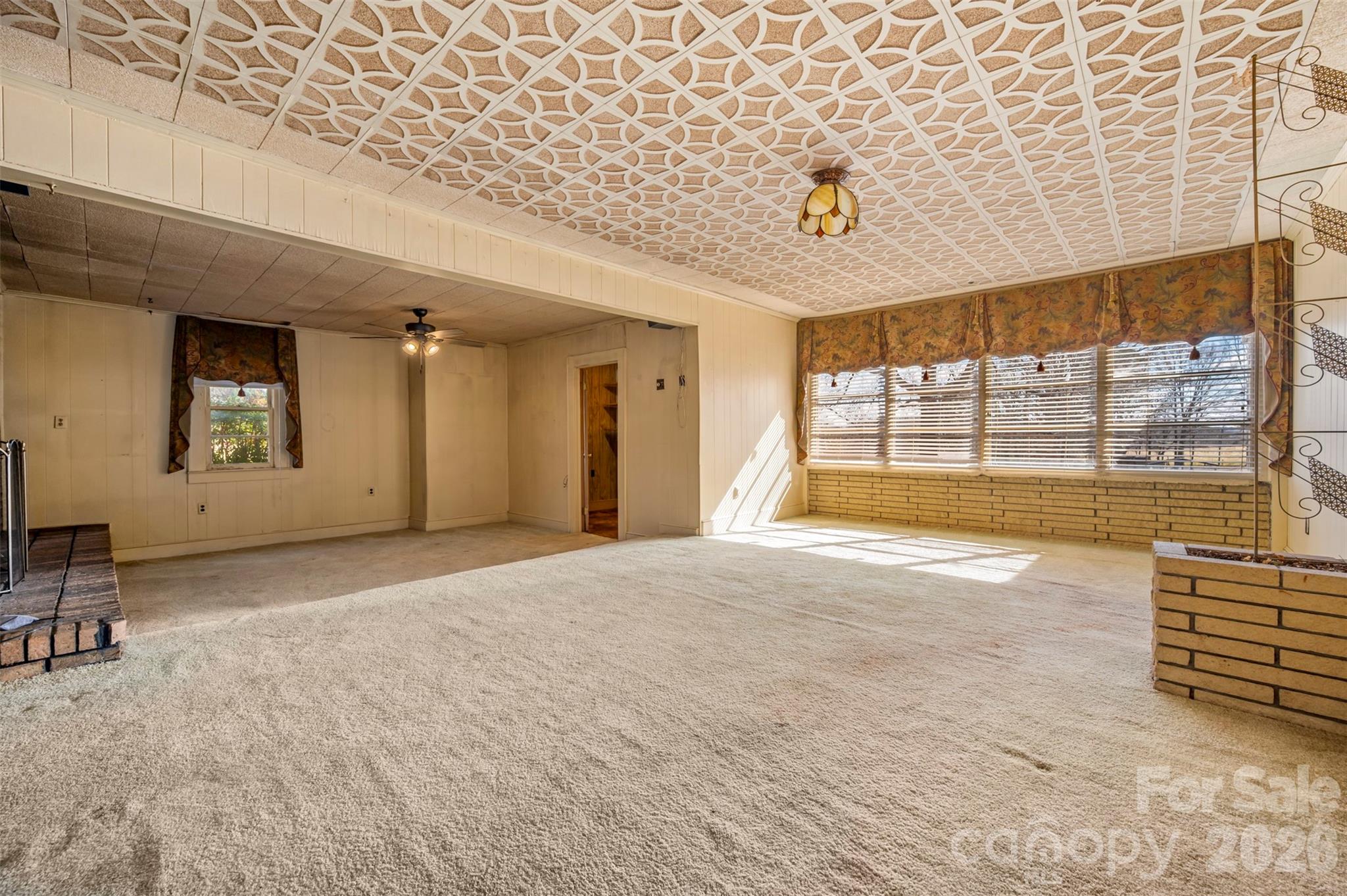 Family Room - 1092 NC 120 Highway, Mooresboro