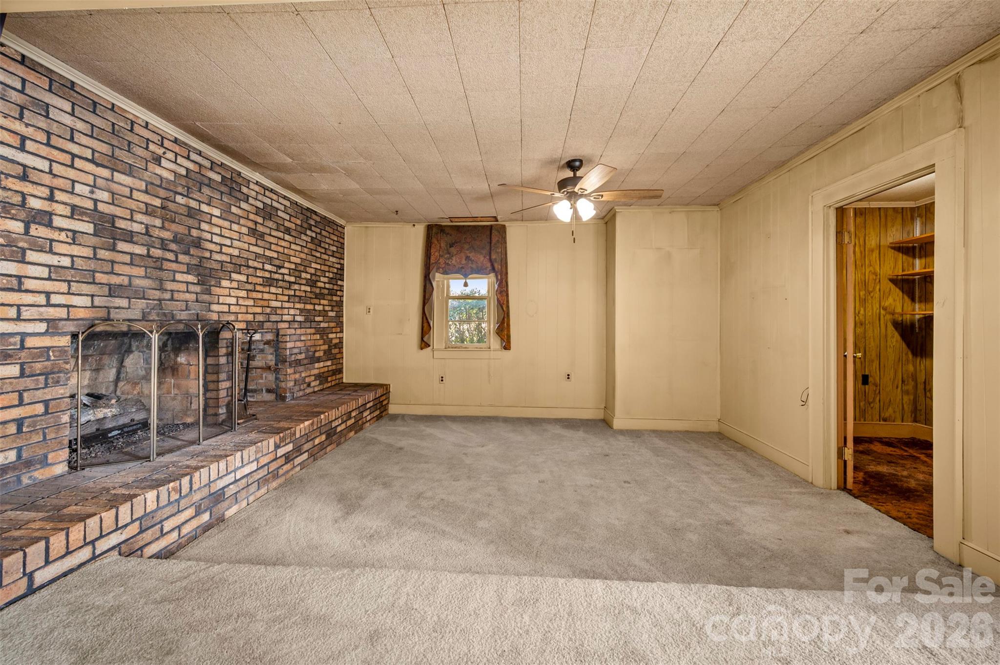 Family Room - 1092 NC 120 Highway, Mooresboro