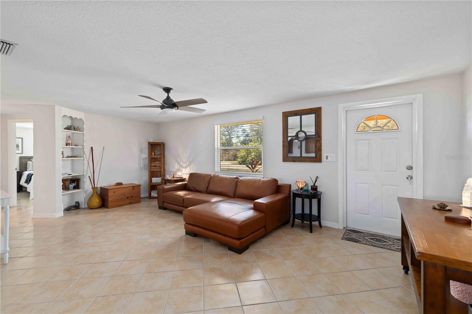 Single Family Residence at 3035 SHAMROCK DR, VENICE, photo 8 of 59