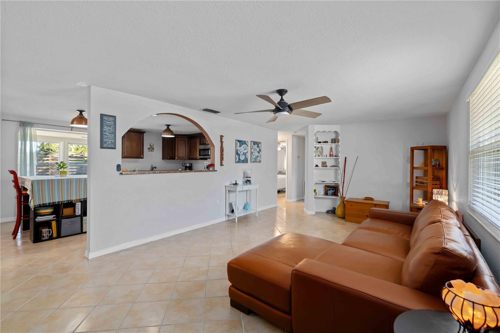 Single Family Residence at 3035 SHAMROCK DR, VENICE, photo 9 of 59