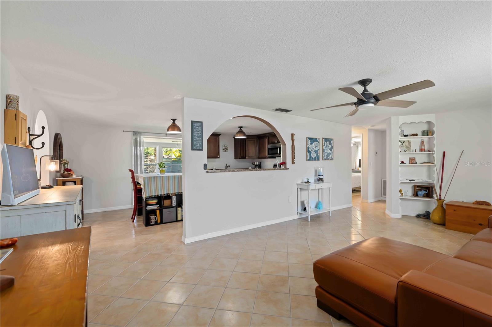 Single Family Residence at 3035 SHAMROCK DR, VENICE, photo 10 of 59