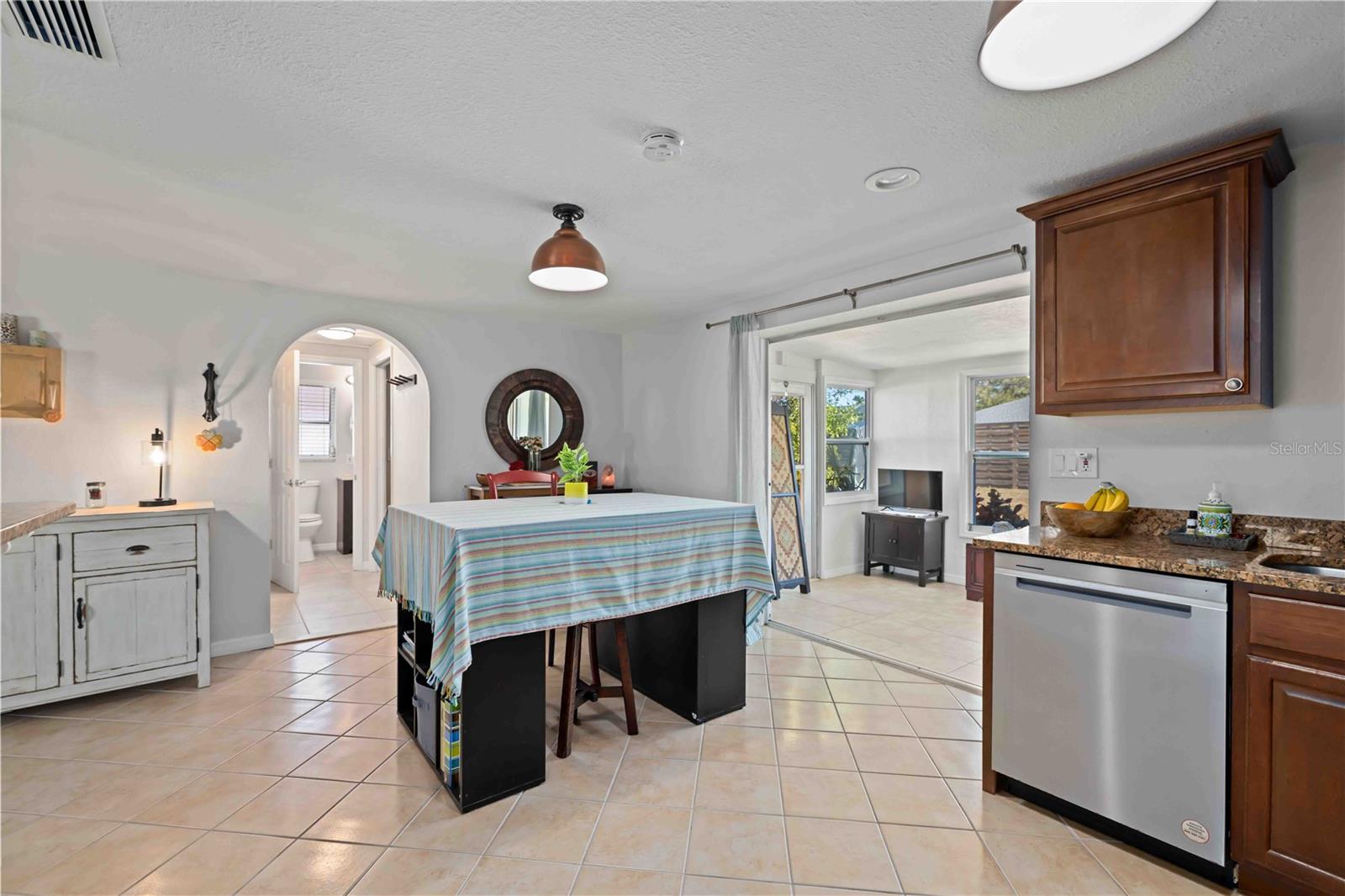 Single Family Residence at 3035 SHAMROCK DR, VENICE, photo 16 of 59