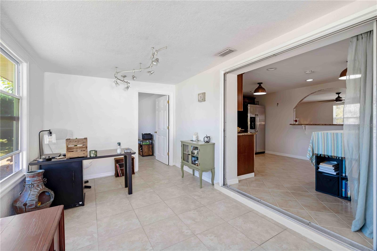 Single Family Residence at 3035 SHAMROCK DR, VENICE, photo 21 of 59