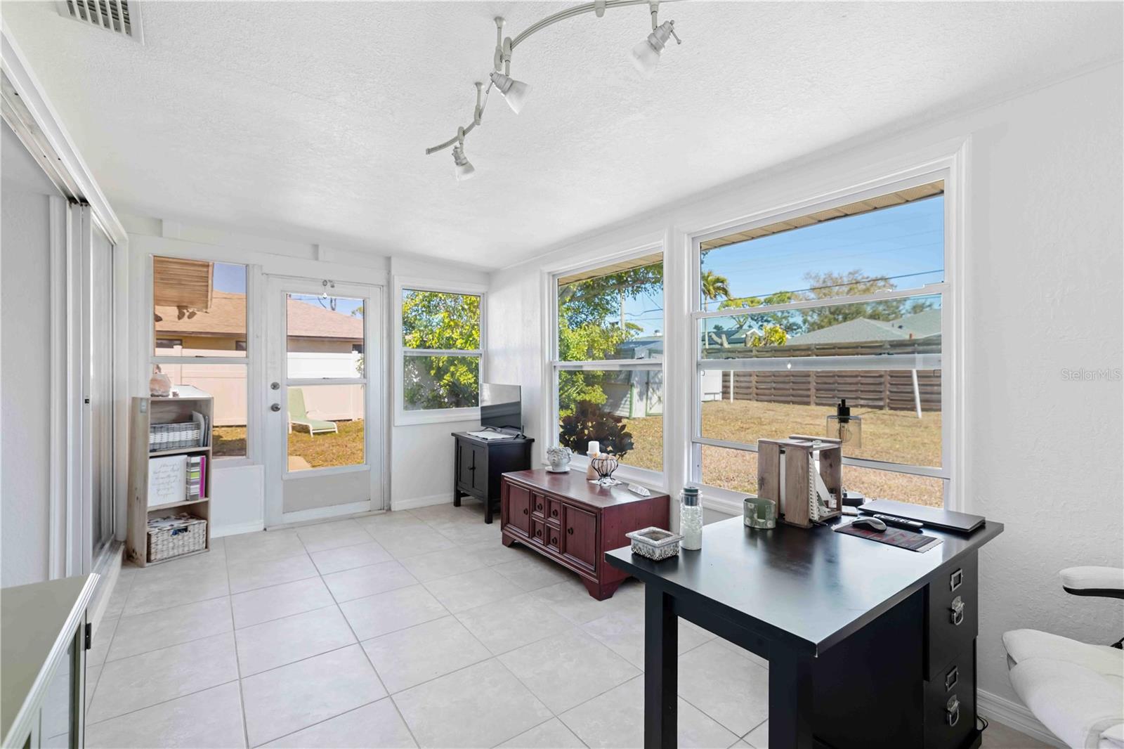 Single Family Residence at 3035 SHAMROCK DR, VENICE, photo 22 of 59