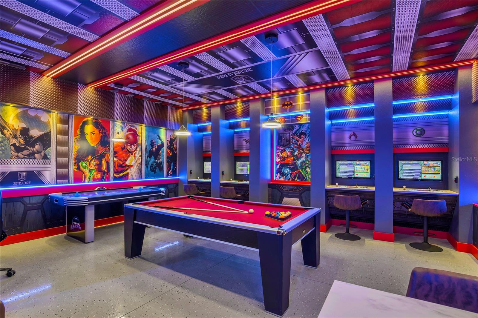 GARAGE GAME ROOM - 1806 SUMMER DR, DAVENPORT