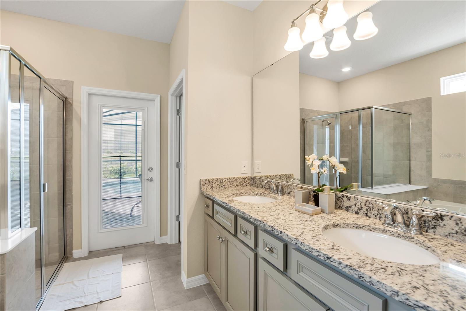 OWNER'S BATHROOM - 1806 SUMMER DR, DAVENPORT