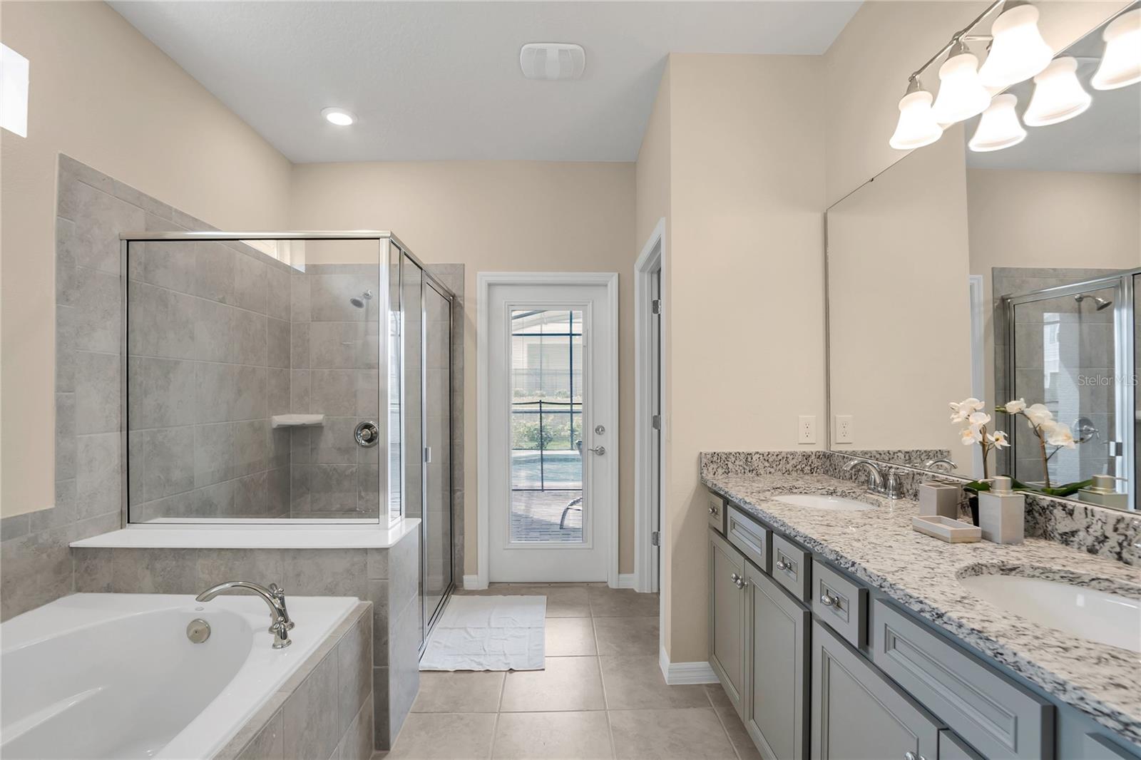 OWNER'S BATHROOM - 1806 SUMMER DR, DAVENPORT