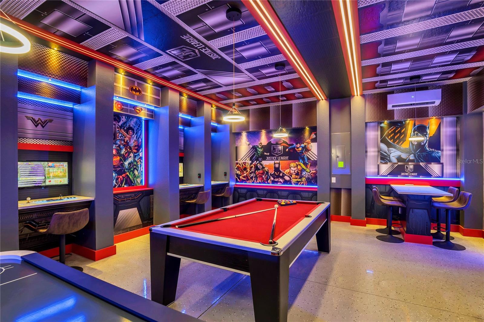 GARAGE GAME ROOM - 1806 SUMMER DR, DAVENPORT