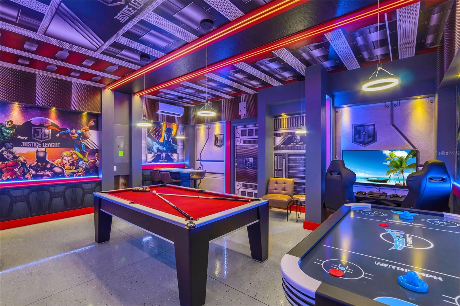 GARAGE GAME ROOM - 1806 SUMMER DR, DAVENPORT