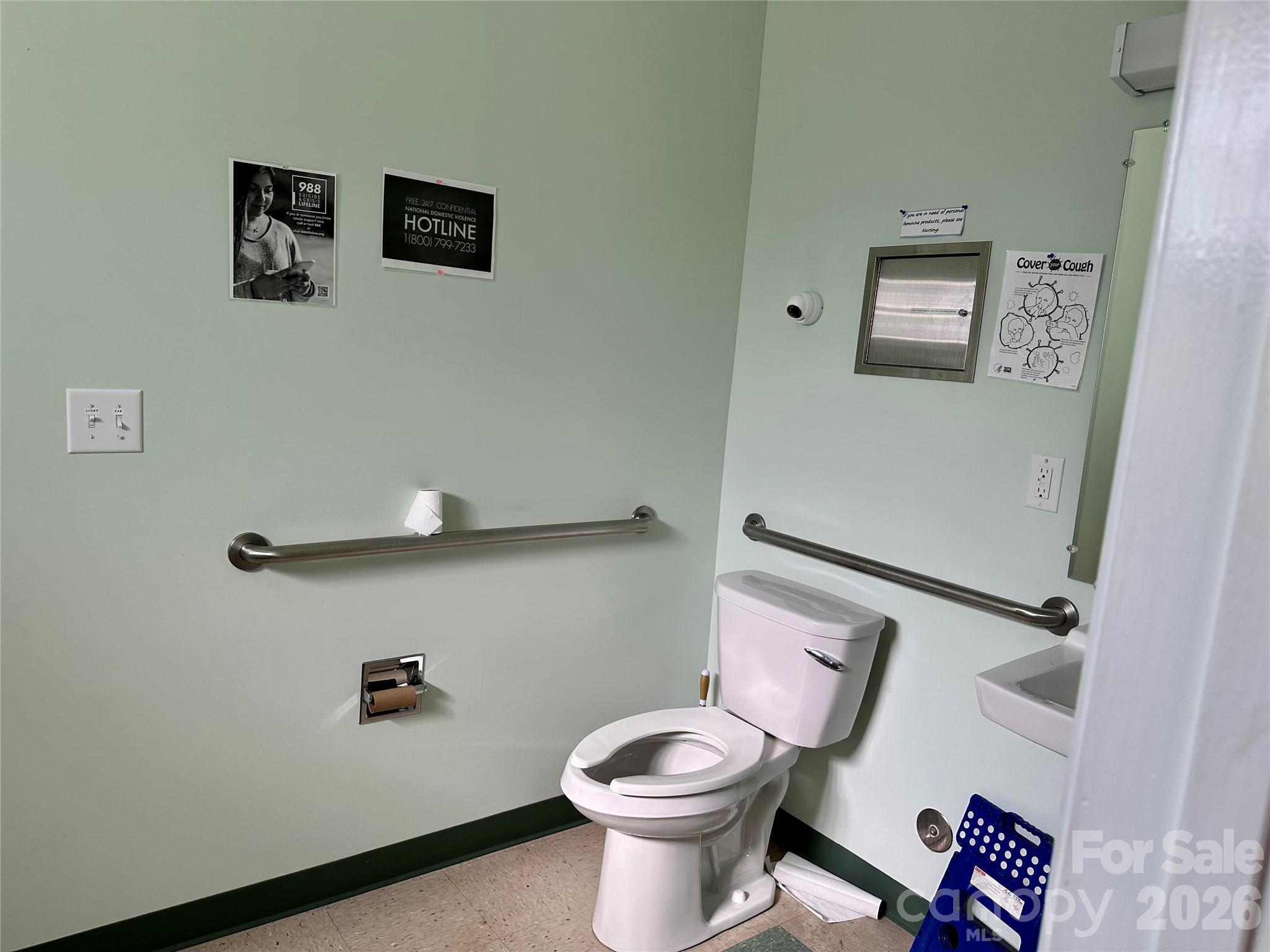 Medical at 527 West Park Circle, North Wilkesboro, photo 12 of 20