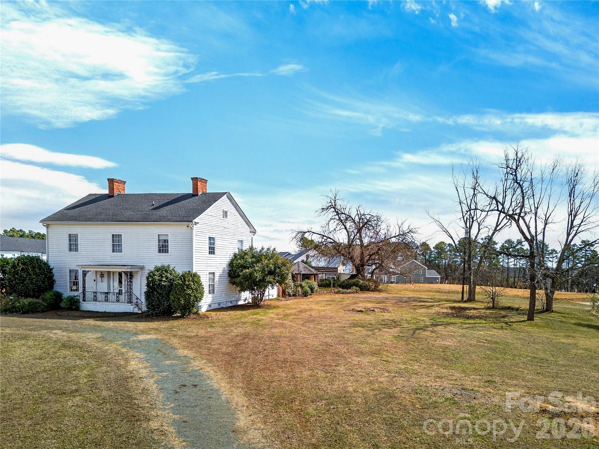 Circular drive - 11124 Eastfield Road, Huntersville