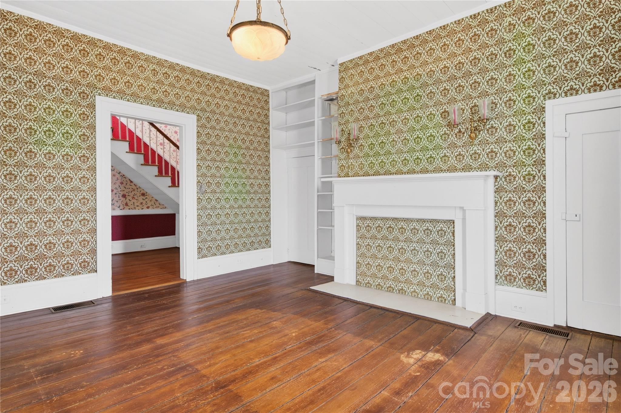 Bedroom on Main Level with two closets - 11124 Eastfield Road, Huntersville