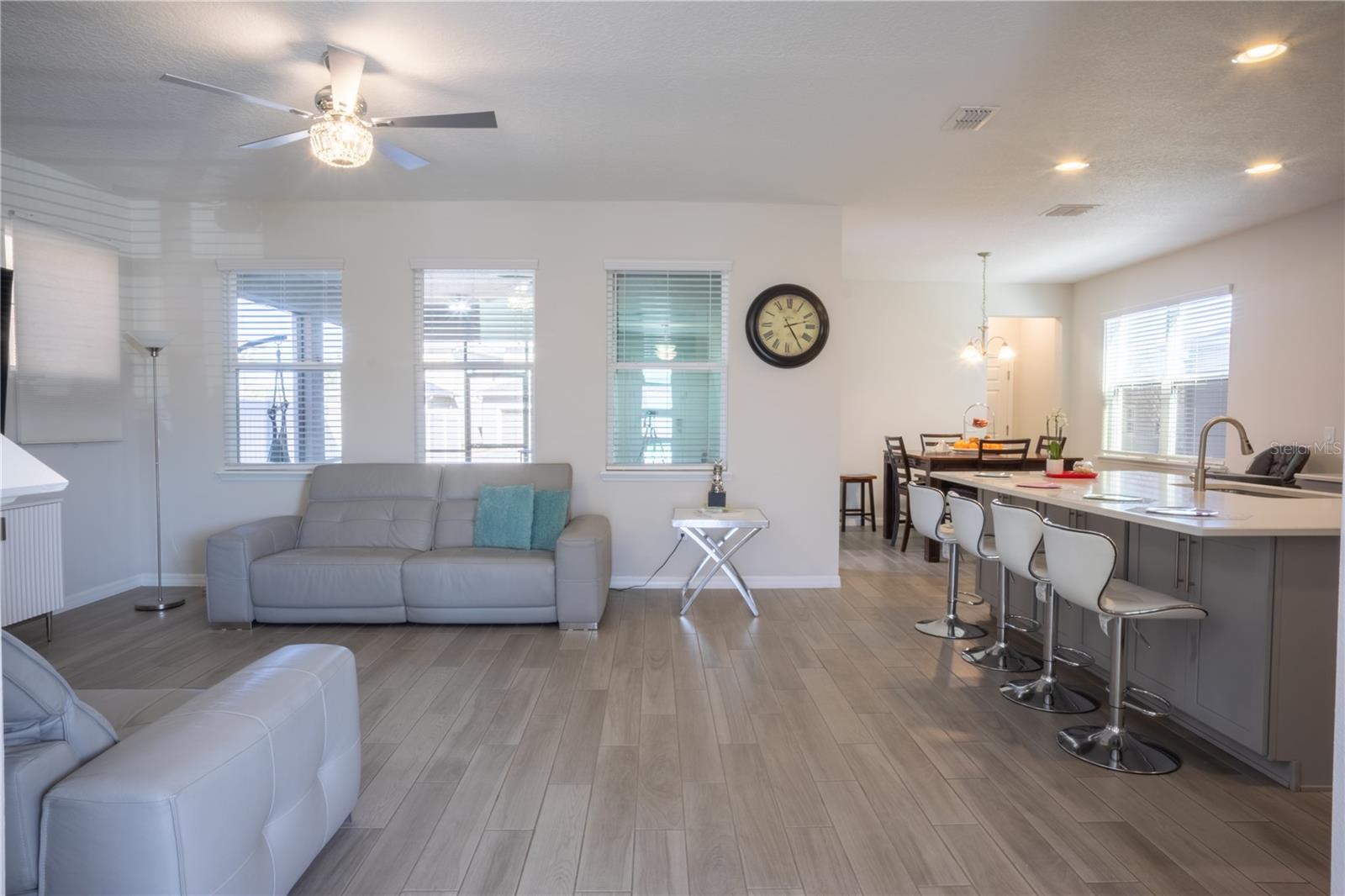 Single Family Residence at 16461 OLIVE HILL DR, WINTER GARDEN, photo 3 of 41