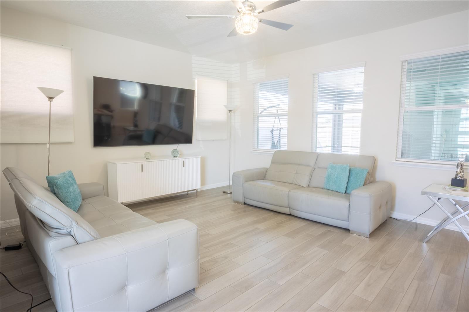 Single Family Residence at 16461 OLIVE HILL DR, WINTER GARDEN, photo 4 of 41