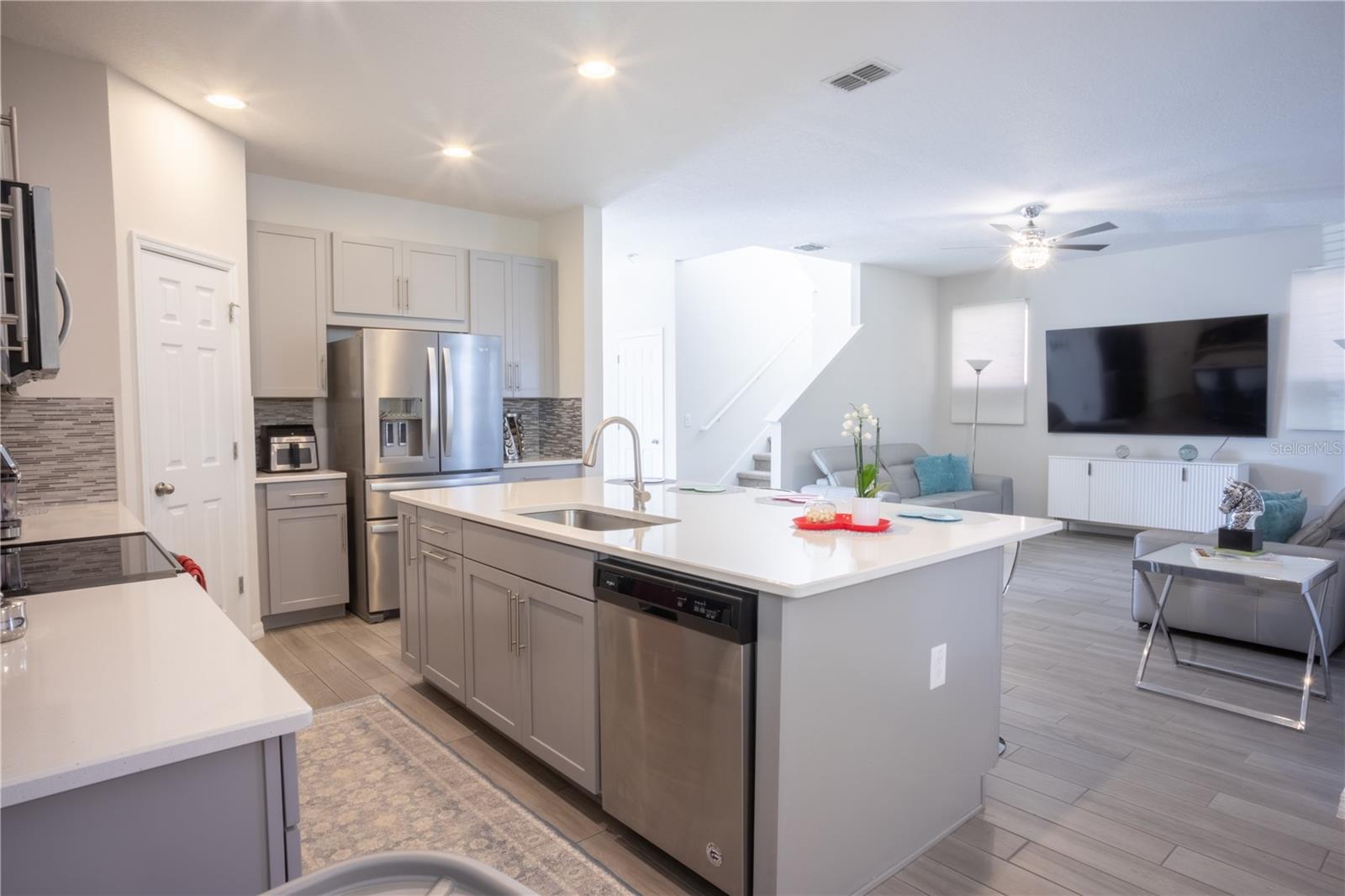 Single Family Residence at 16461 OLIVE HILL DR, WINTER GARDEN, photo 9 of 41