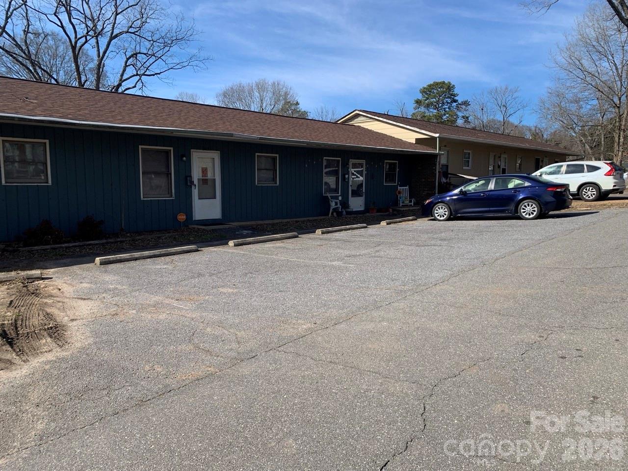 Apartment at 1006 3rd Street SE, Hickory, photo 4 of 22