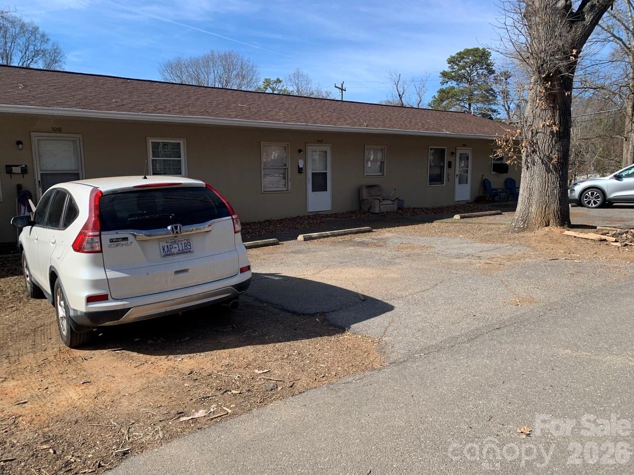 Apartment at 1006 3rd Street SE, Hickory, photo 5 of 22