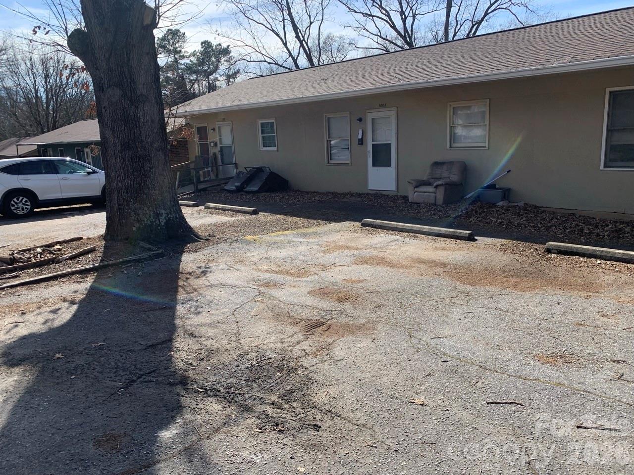 Apartment at 1006 3rd Street SE, Hickory, photo 6 of 22