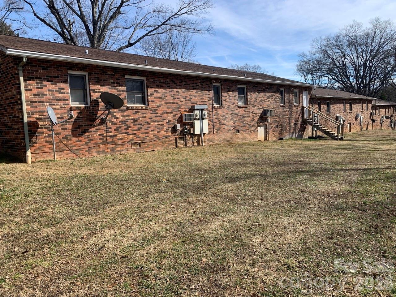 Apartment at 1006 3rd Street SE, Hickory, photo 8 of 22