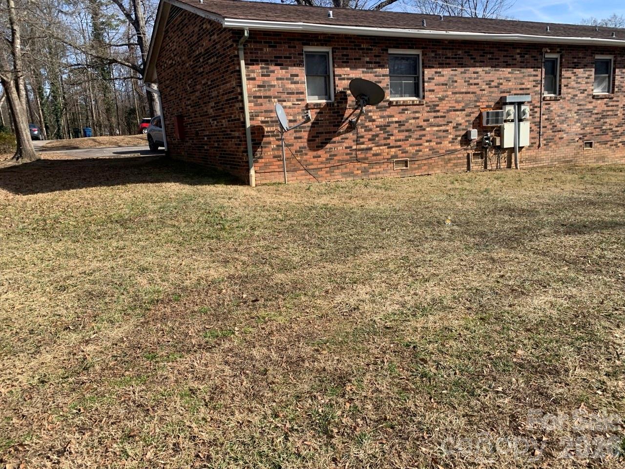 Apartment at 1006 3rd Street SE, Hickory, photo 9 of 22